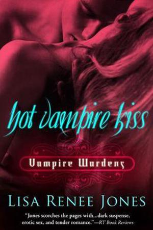 Hot Vampire Kiss (Vampire Wardens #1)