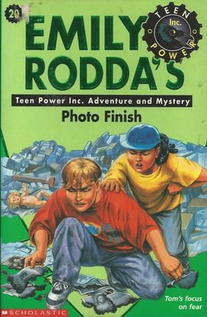 Photo Finish (Raven Hill Mysteries #20)