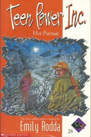 Hot Pursuit (Raven Hill Mysteries #26)